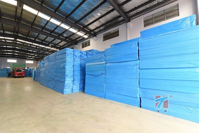 江阴运盛塑业XPS挤塑板成品区 品质与效率的典范